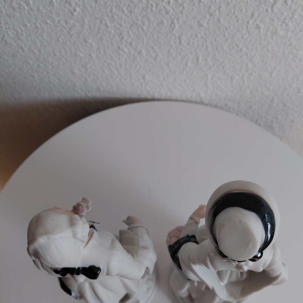 MC Courting Victorian Couple Figurines Matte Porcelain Unmarked - Picture 6 of 15